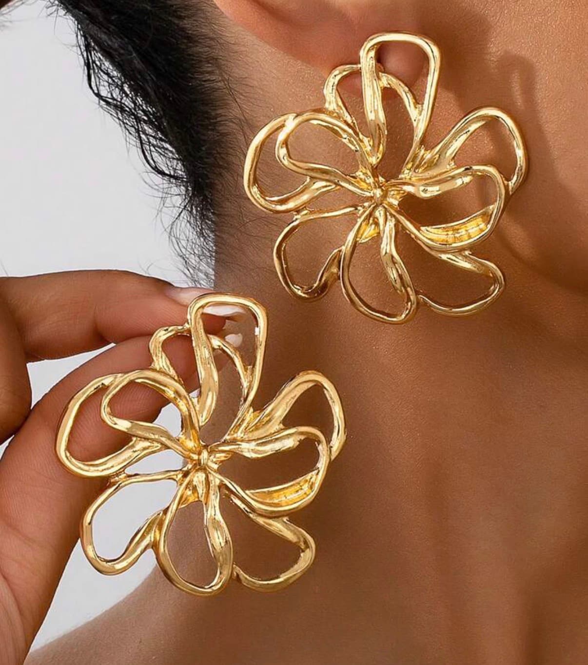 1 Pair European & American Large Hollow Floral Metal Stud Earrings — image 1 of 2